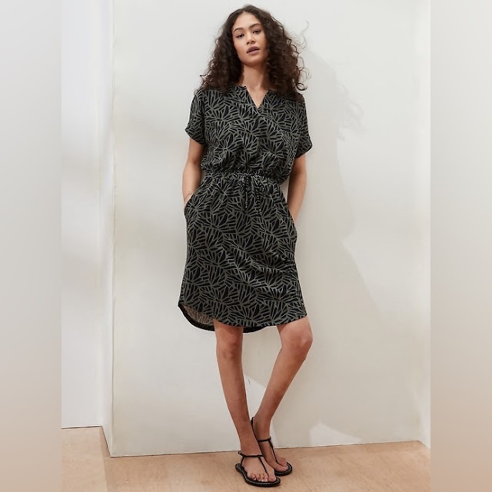 BANANA REPUBLIC NWT KNIT T-SHIRT DRESS